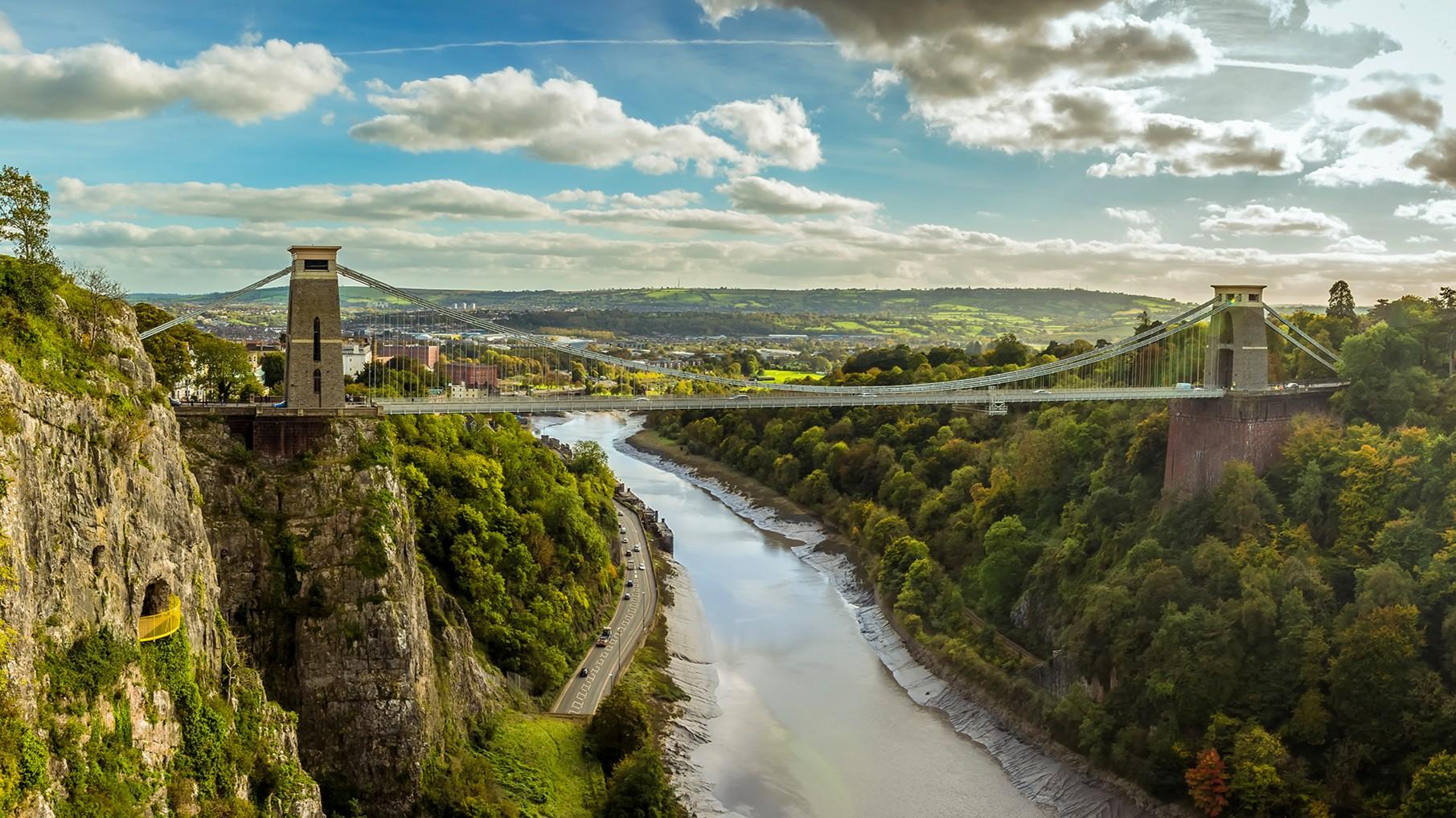 Landscape photo of the Bristol Suspension Bridge