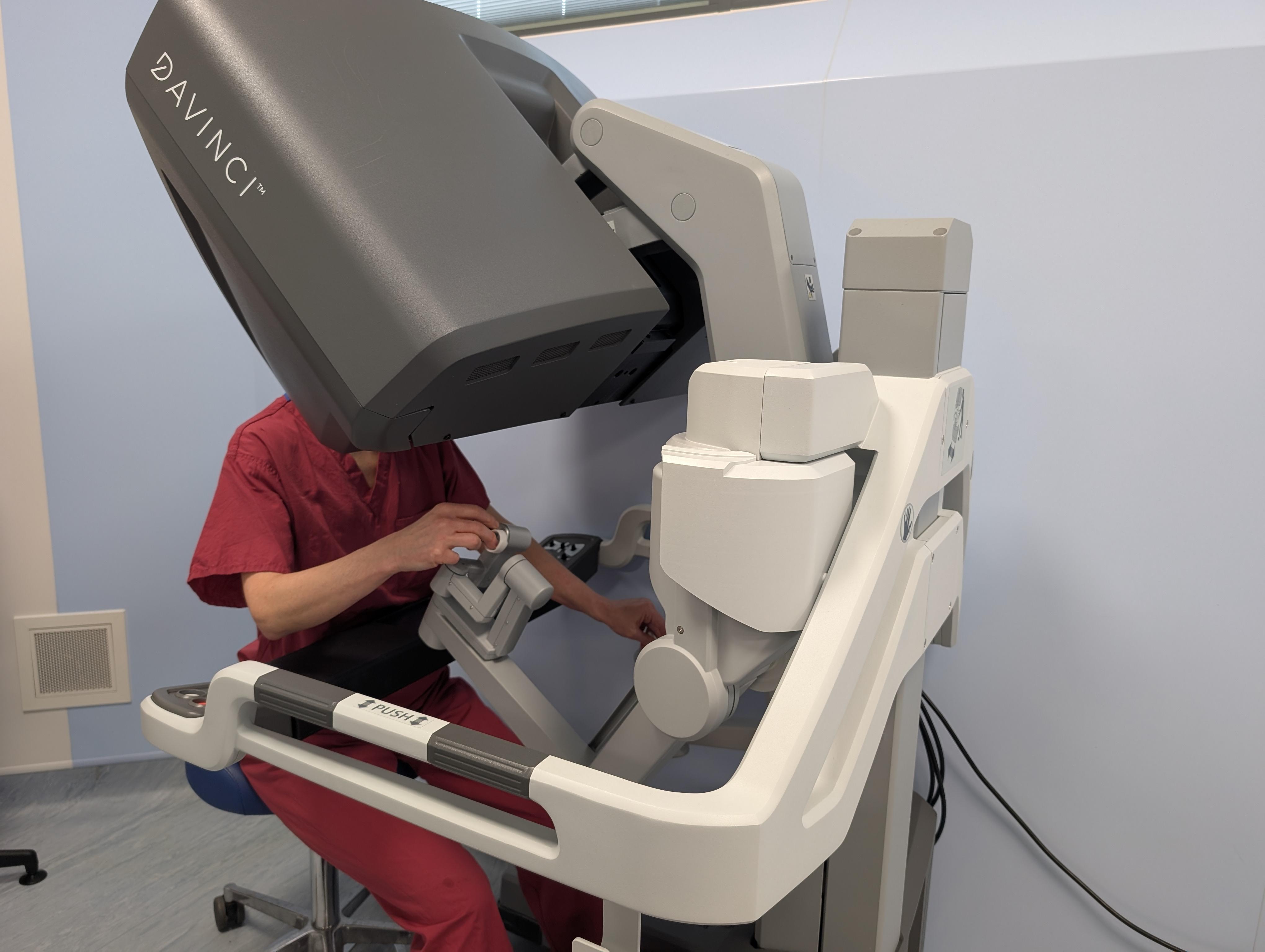 Consultant Jessica Preshaw using the new Da Vinci Xi robot
